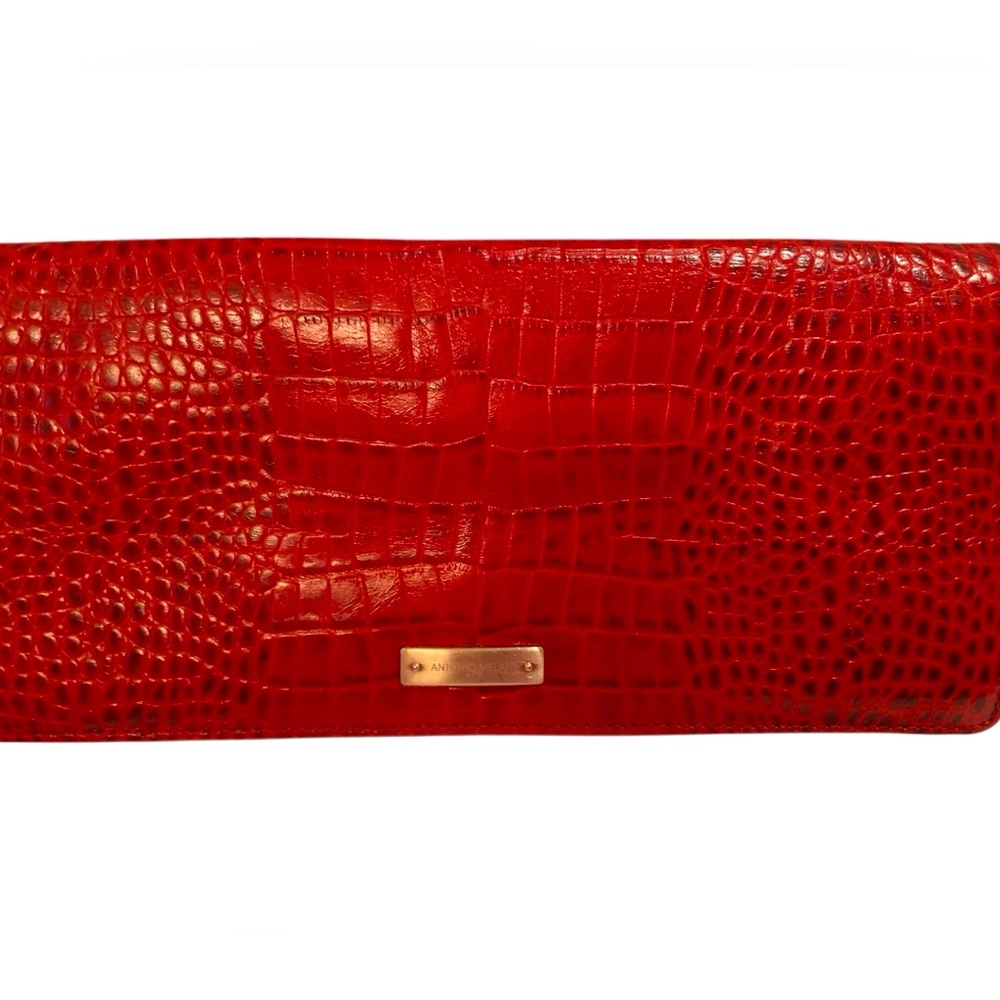 🌹ANTONIO MELANI🌹CROCODILE EMBOSSED CLUTCH. TWIST CLOSURE. GORGEOUS! - Picture 2 of 9